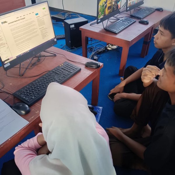 Ekskul Komputer & Desain Grafis Pelajari Jurnalistik Digital dan Fotografi