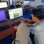 Ekskul Komputer & Desain Grafis SMAN 1 Tegalwaru Gelar Kegiatan Belajar Website dan Fotografi